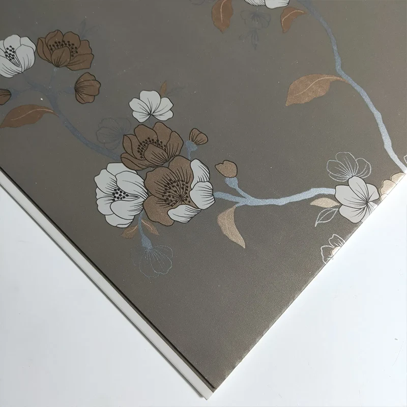 ¿Cómo mejora un panel de techo de PVC estampado en caliente el diseño interior y la durabilidad?